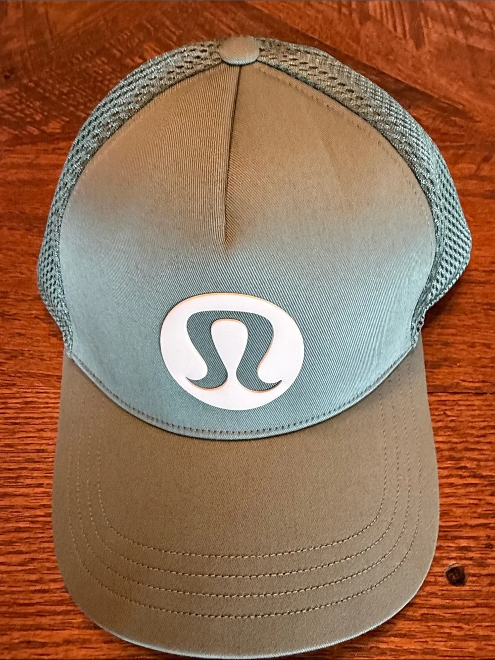 lululemon athletica women’s Sage Green Mesh Trucker Hat Sz s/m